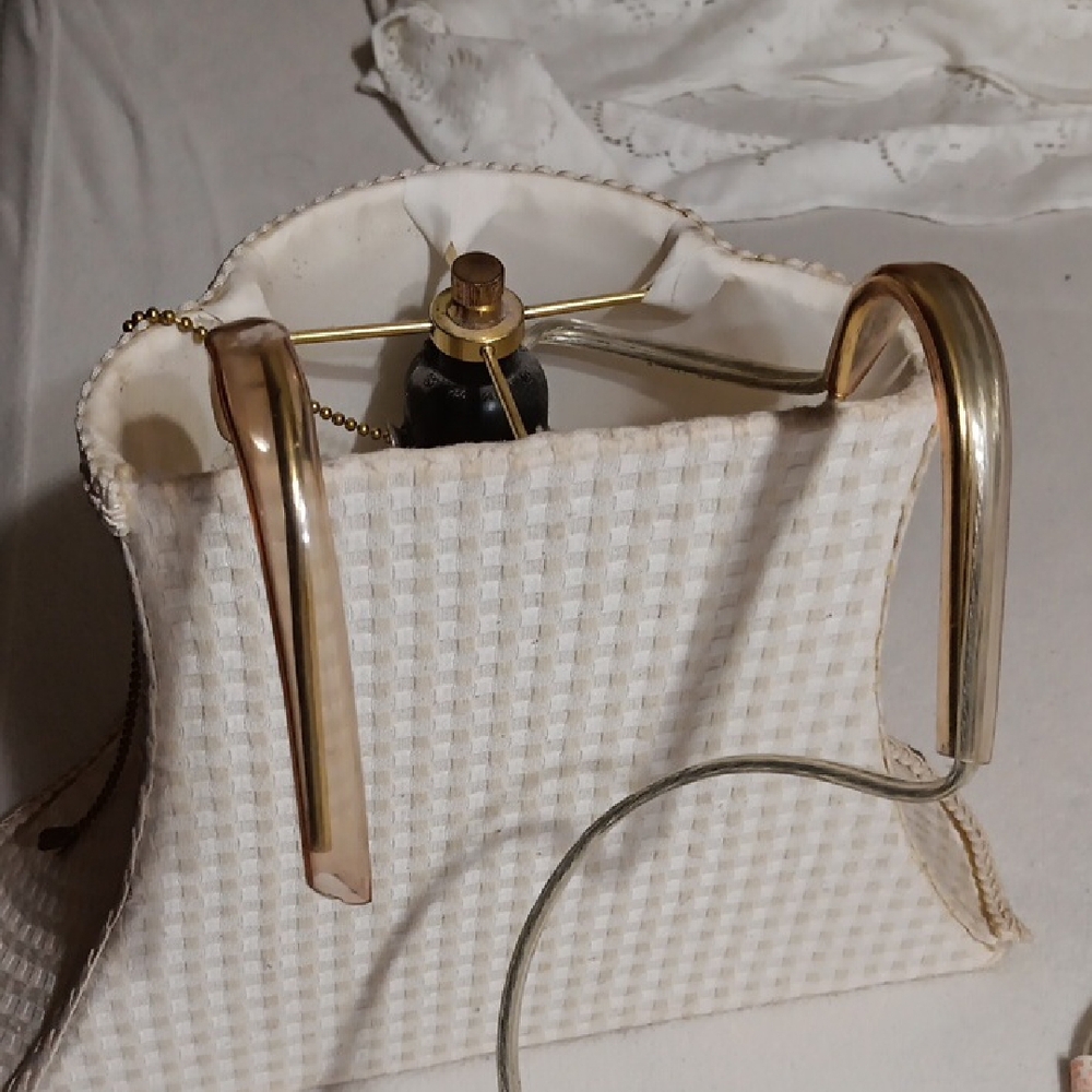 Elegant Cream Woven Lampshade - Picture 16 of 16